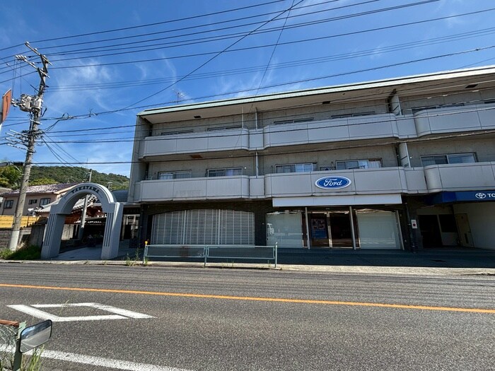 物件外観写真4　(駐車場)