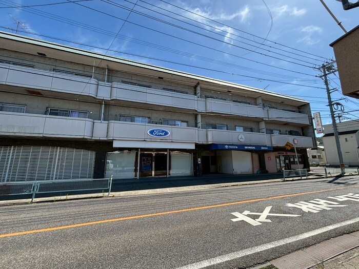 物件外観写真5　(エントランス部分)