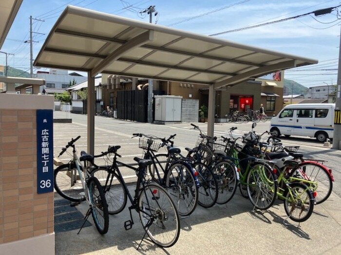 物件外観写真2　(駐輪場)