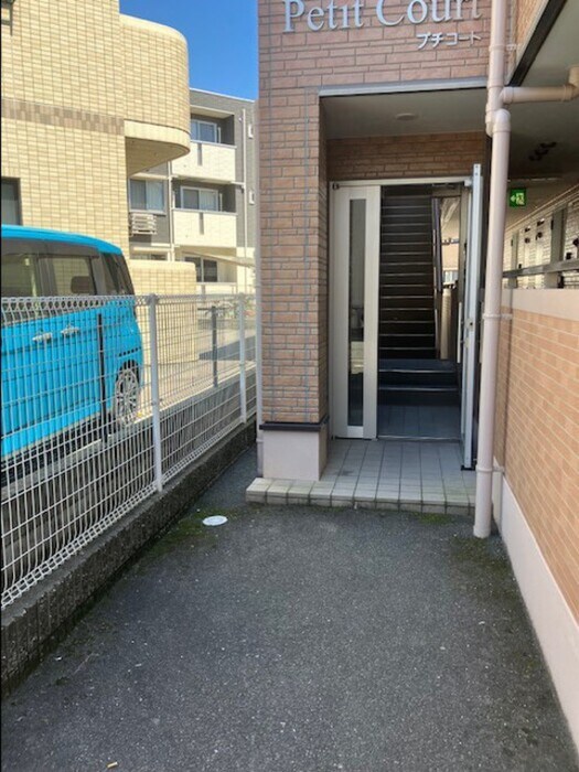 物件外観写真4　(エントランス部分)