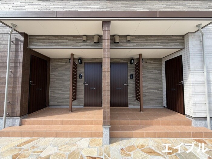 物件外観写真5　(エントランス部分)