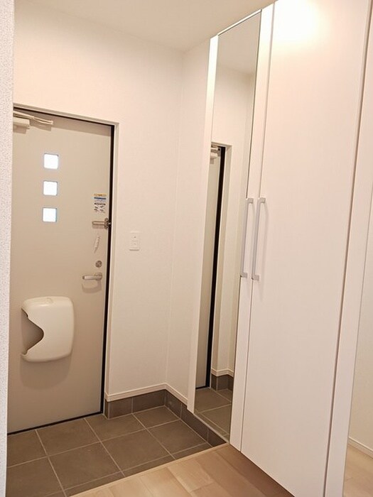 物件内観写真8　(玄関)