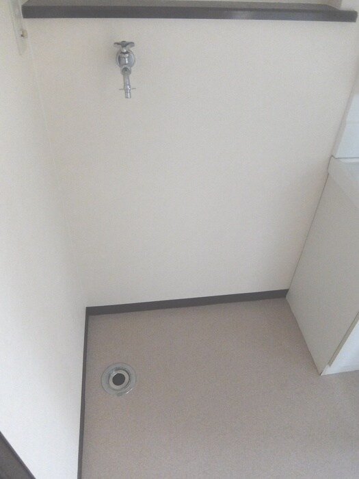 物件内観写真11　(洗濯機置場)