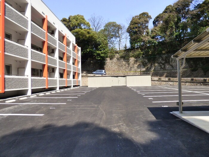 物件外観写真3　(駐車場)