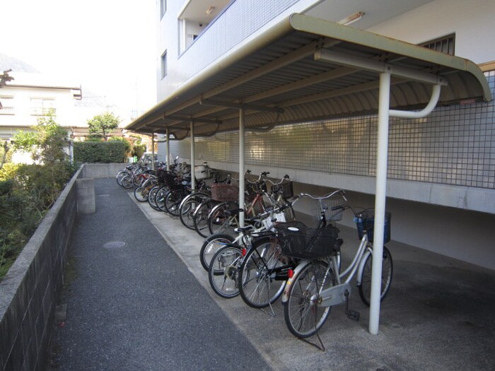 物件外観写真4　(駐輪場)