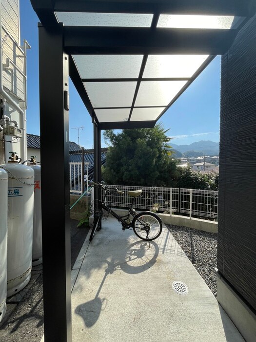 物件外観写真2　(駐輪場)