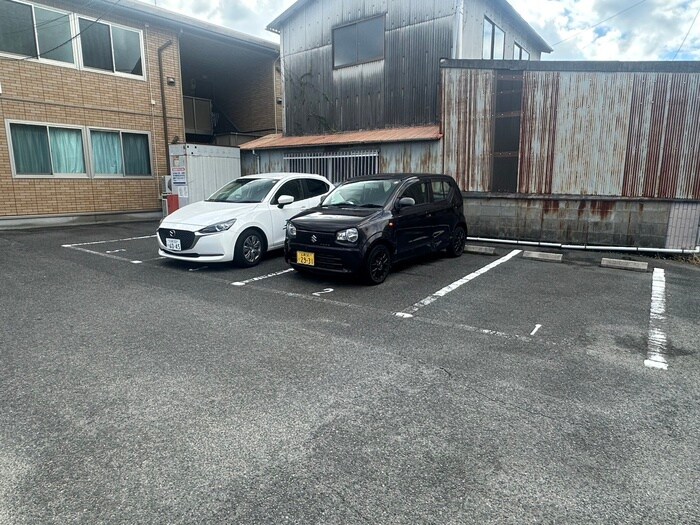 物件外観写真2　(駐車場)