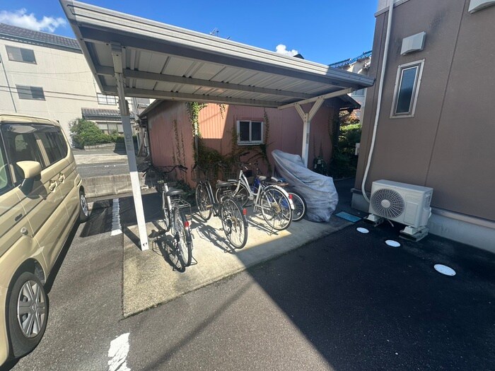 物件外観写真5　(駐輪場)