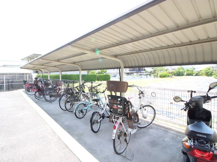 物件外観写真4　(駐輪場)