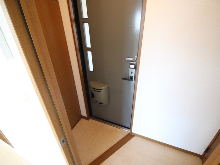 物件内観写真13　(玄関)