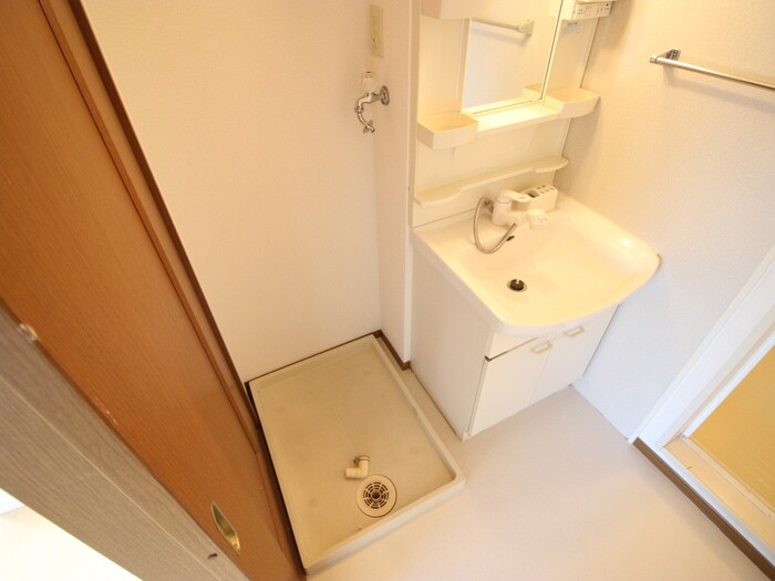 物件内観写真16　(洗濯機置場)