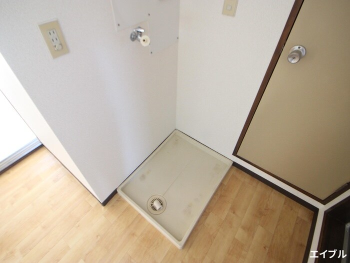 物件内観写真9　(洗濯機置場)