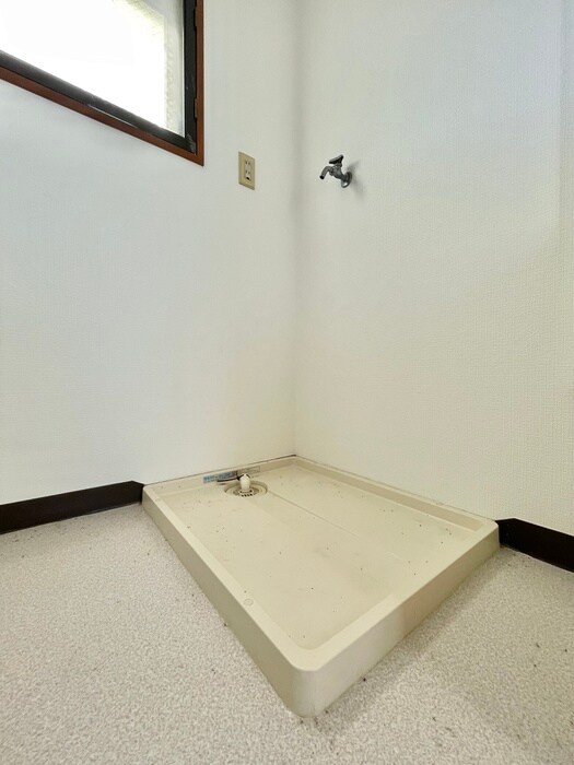 物件内観写真13　(洗濯機置場)