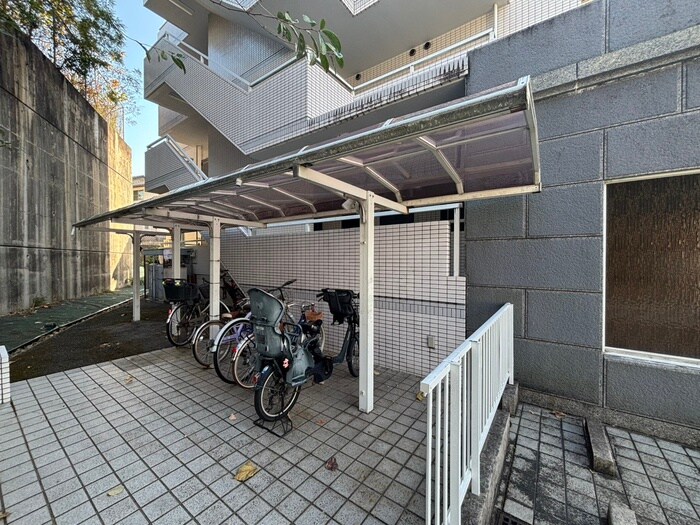 物件外観写真6　(駐輪場)
