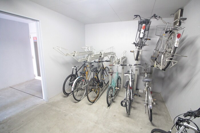 物件外観写真3　(駐輪場)