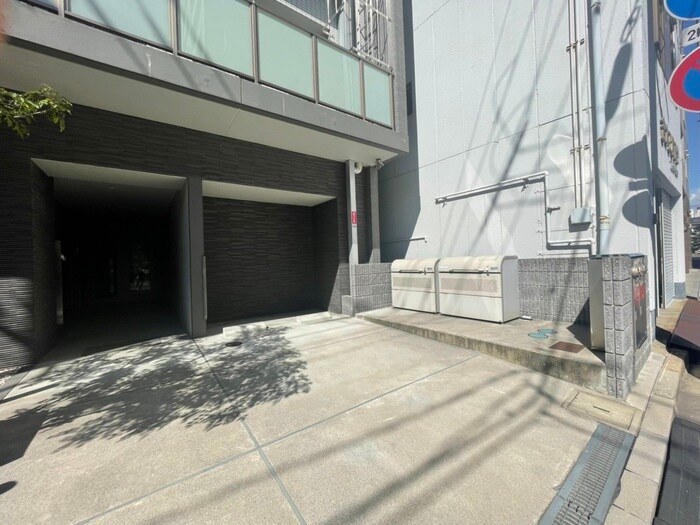 物件外観写真6　(駐車場)