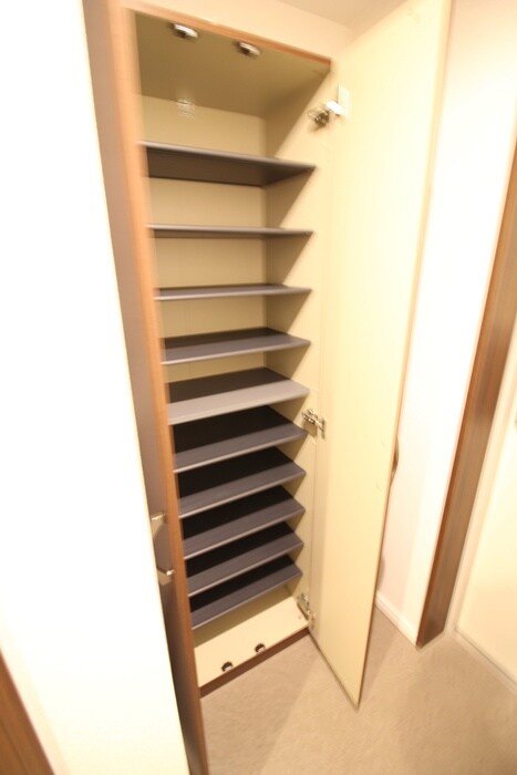 物件内観写真13　(玄関)