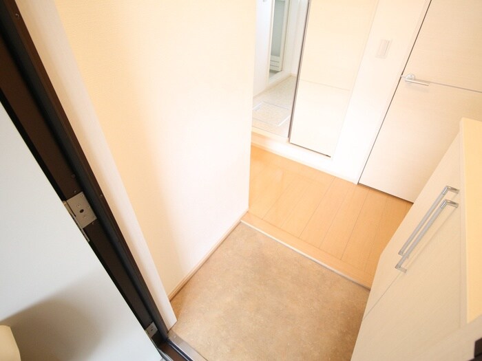 物件内観写真13　(玄関)