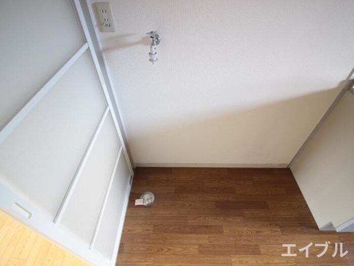 物件内観写真12　(洗濯機置場)