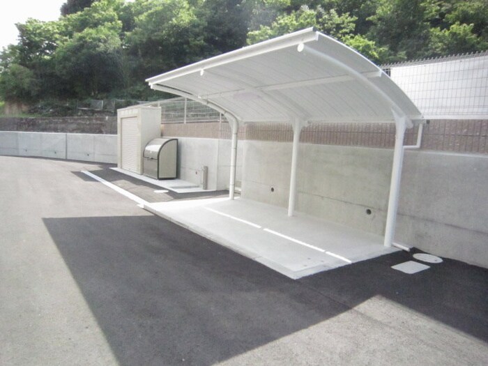 物件外観写真2　(駐輪場)