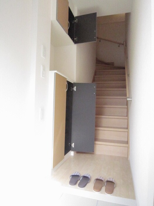 物件内観写真12　(玄関)