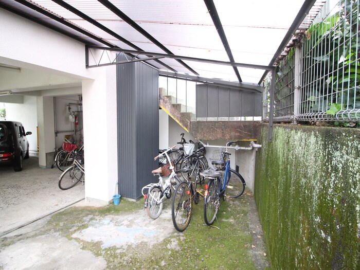 物件外観写真5　(駐輪場)