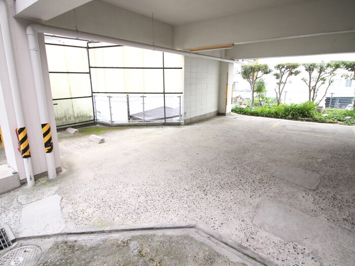 物件外観写真6　(駐車場)