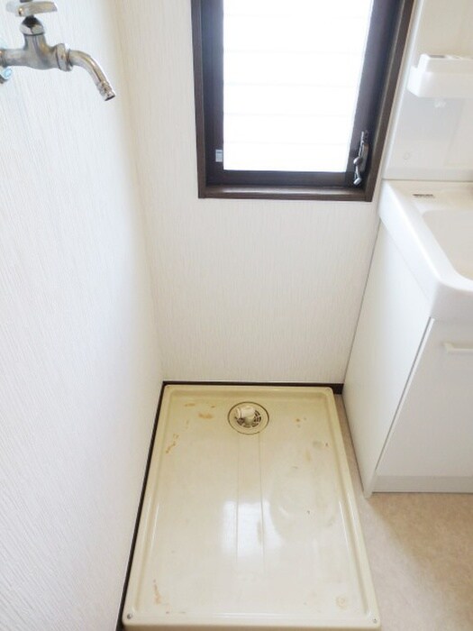 物件内観写真12　(洗濯機置場)