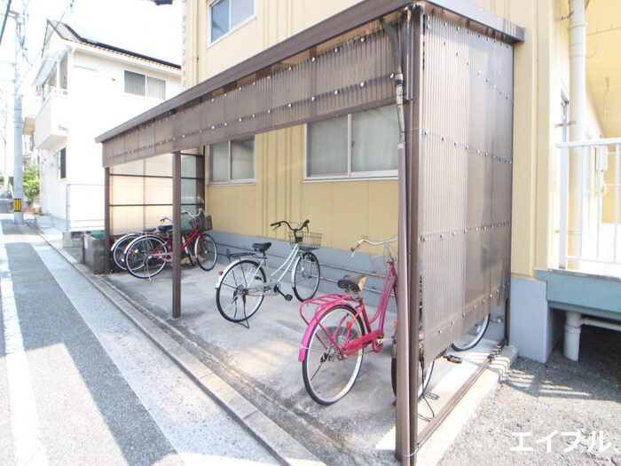 物件外観写真3　(駐輪場)