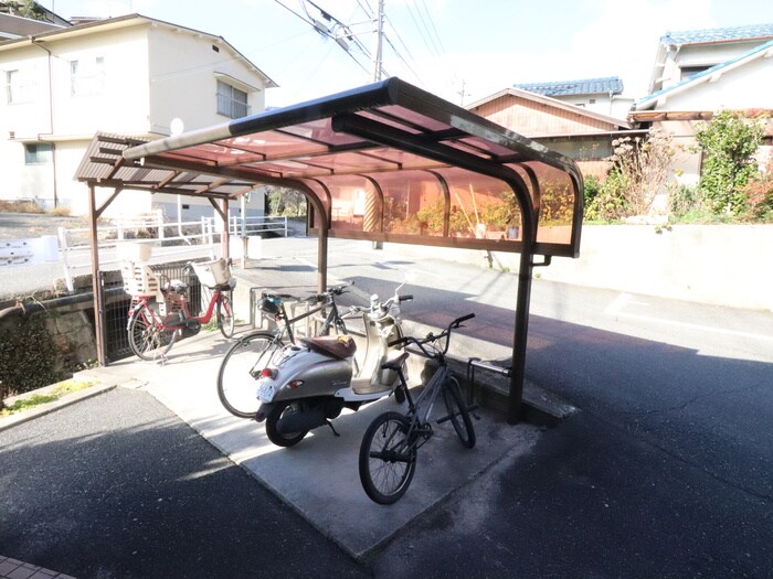 物件外観写真4　(駐輪場)