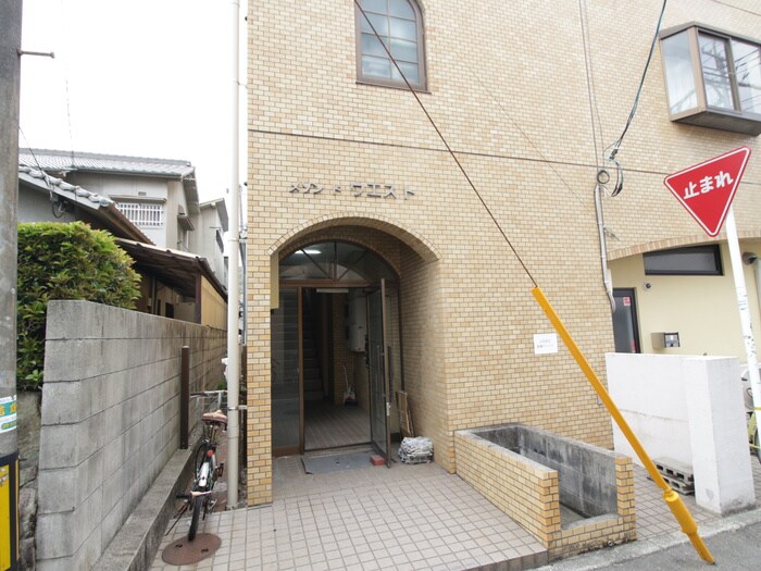 物件外観写真3　(エントランス部分)