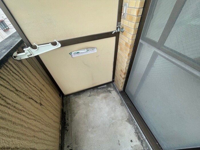 物件内観写真16　(洗濯機置場)