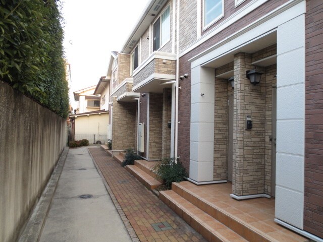 物件外観写真3　(エントランス部分)