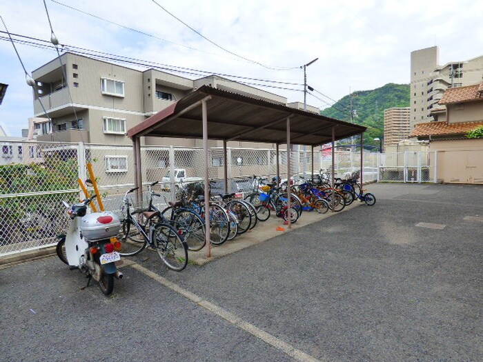 物件外観写真3　(駐輪場)