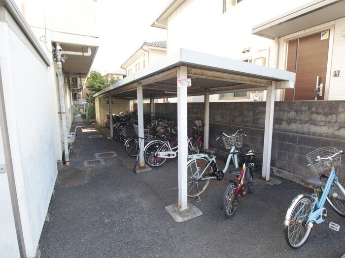 物件外観写真4　(駐輪場)