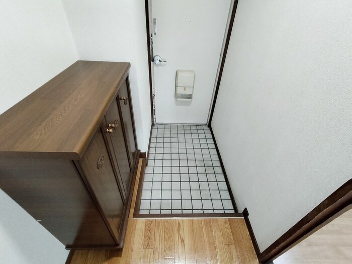 物件内観写真12　(玄関)