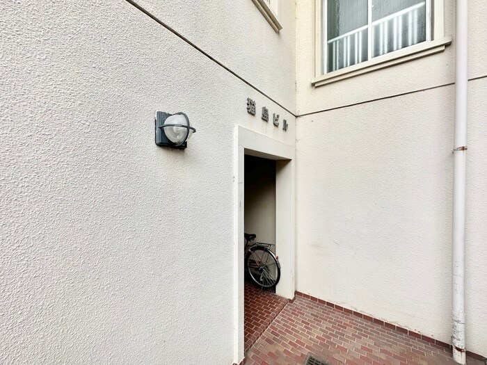 物件外観写真4　(エントランス部分)