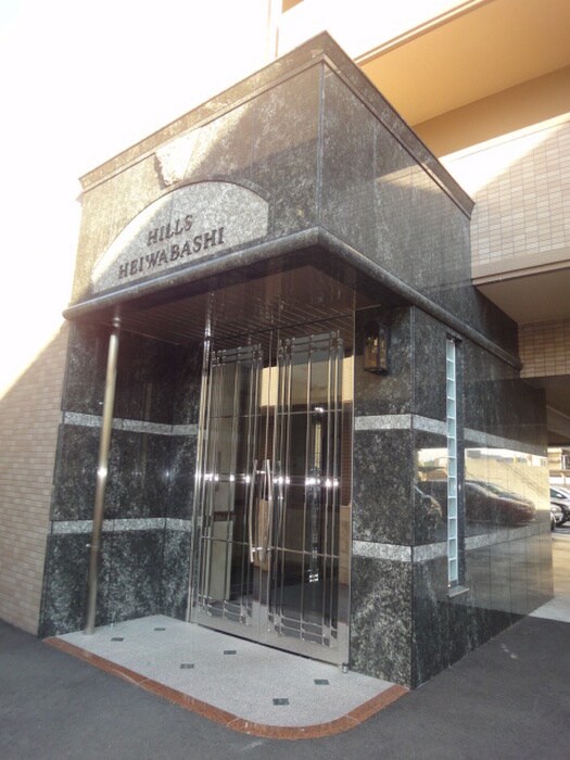 物件外観写真2　(エントランス部分)