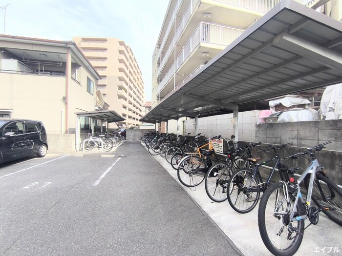 物件外観写真4　(駐輪場)