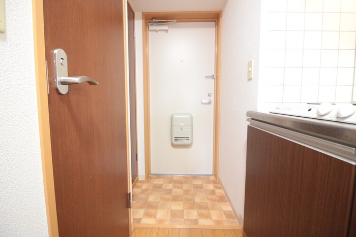 物件内観写真13　(玄関)