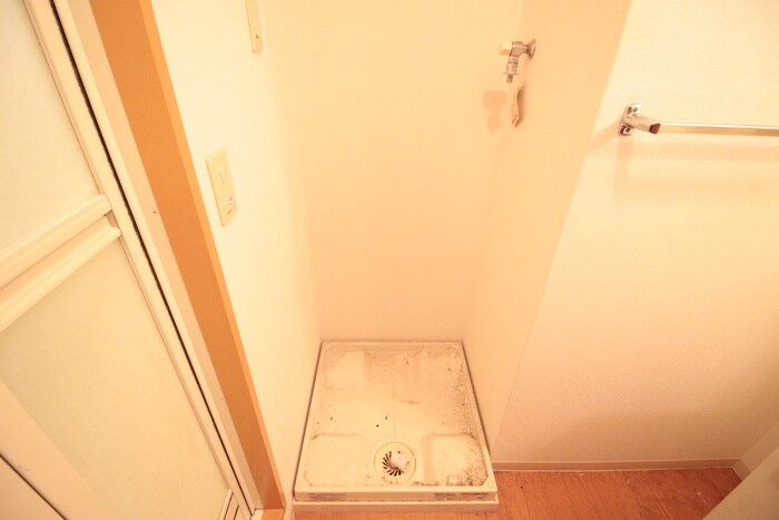 物件内観写真17　(洗濯機置場)