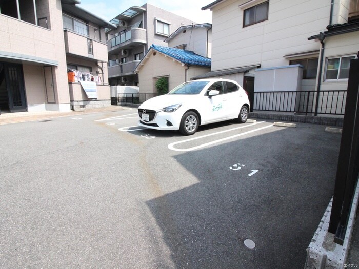 物件外観写真3　(駐車場)