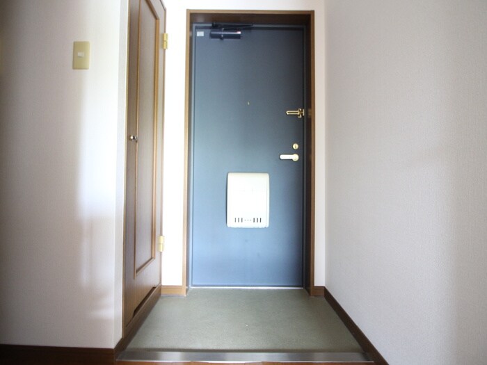物件内観写真13　(玄関)