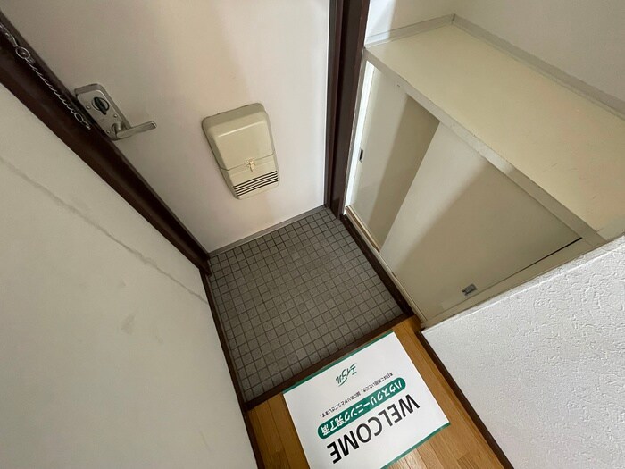 物件内観写真12　(玄関)