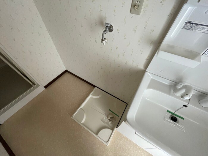 物件内観写真15　(洗濯機置場)