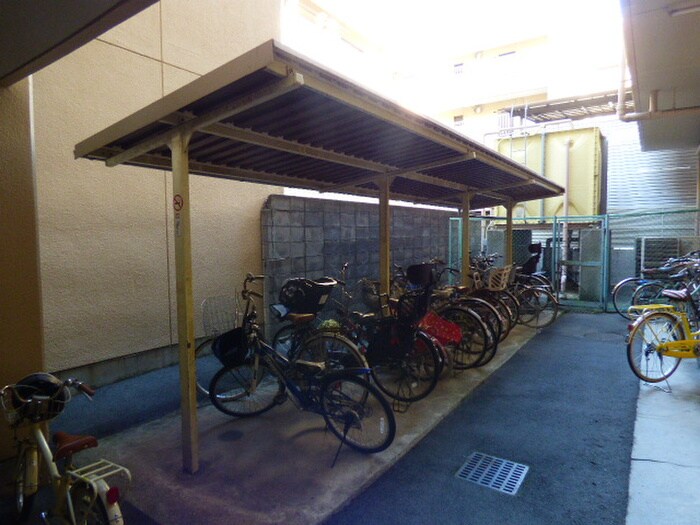 物件外観写真3　(駐輪場)