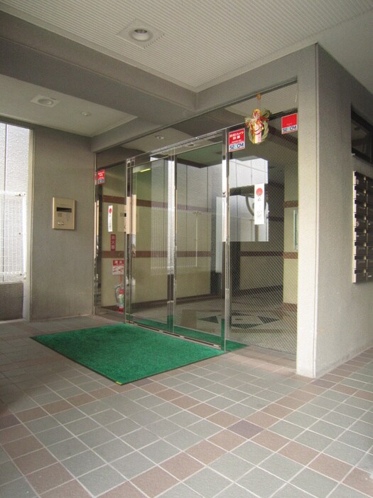 物件外観写真3　(エントランス部分)