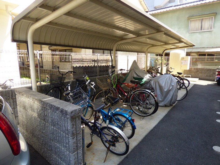 物件外観写真2　(駐輪場)