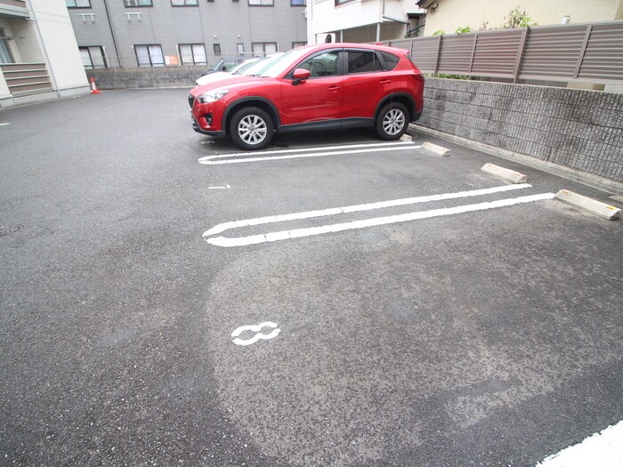 物件外観写真4　(駐車場)