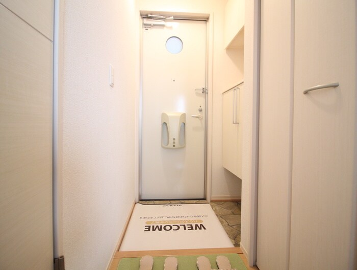 物件内観写真14　(玄関)